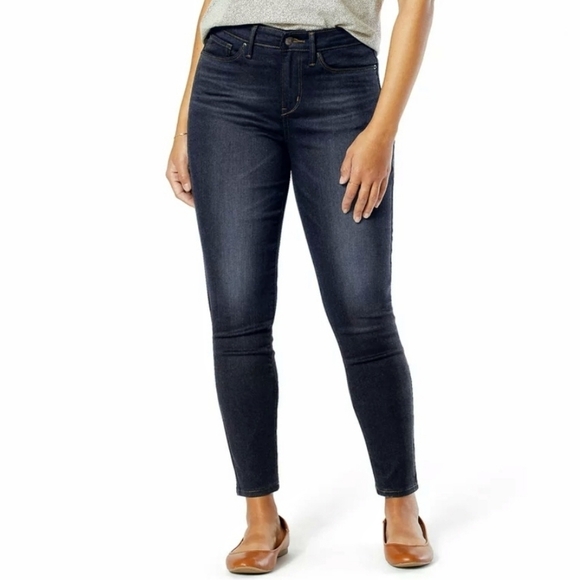 Signature by Levi Strauss - Mid Rise  Skinny Jeans - Picture 1 of 14